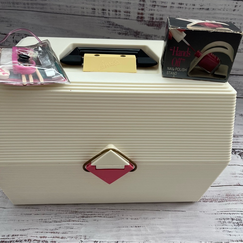 Vintage Caboodles Makeup/Nail Polish Case Organizer Set Model 2700 80s Original